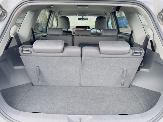 TOYOTA PRIUS ALPHA 2012 Image 31