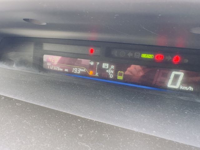 TOYOTA PRIUS ALPHA 2012 Image 31