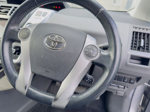 TOYOTA PRIUS ALPHA 2012 Image 31