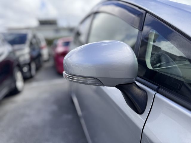 TOYOTA PRIUS ALPHA 2012 Image 31