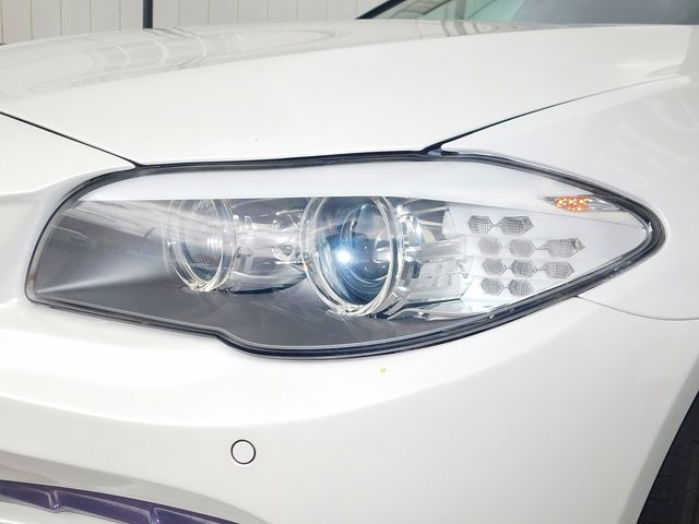 BMW 5SERIES SEDAN 2012 Image 31