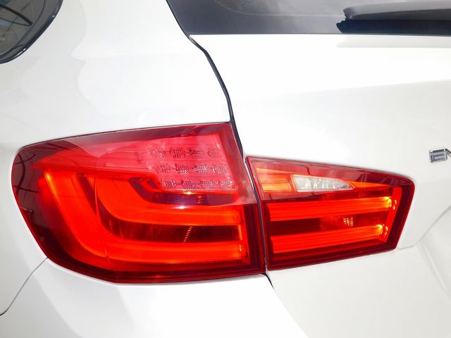 BMW 5SERIES SEDAN 2012 Image 31