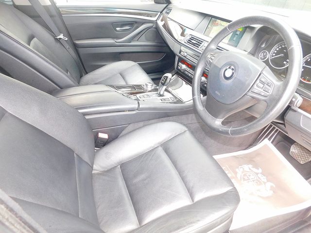 BMW 5SERIES SEDAN 2012 Image 31