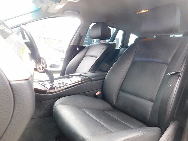 BMW 5SERIES SEDAN 2012 Image 31