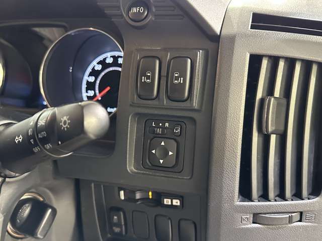 MITSUBISHI DELICA D:5 2WD 2013 Image 31