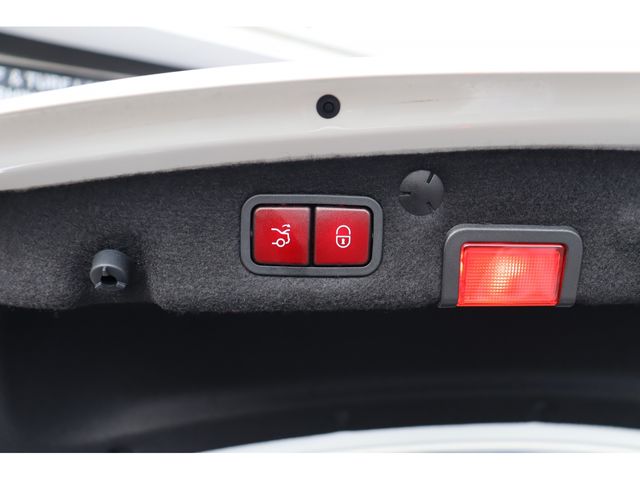 MERCEDES BENZ C CLAS 2015 Image 31