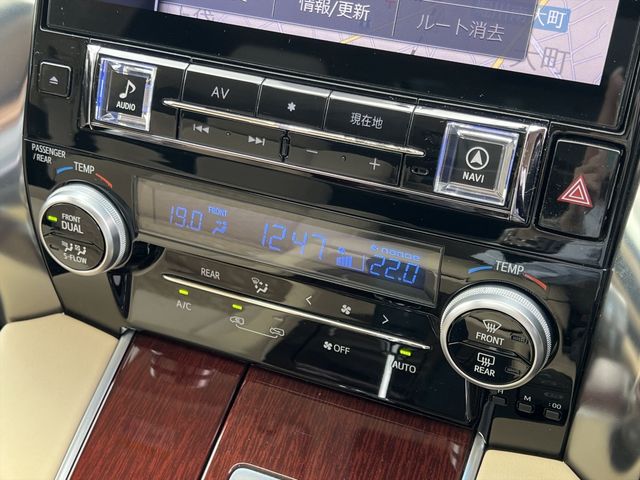 TOYOTA ALPHARD HYBRID 4WD 2017 Image 31