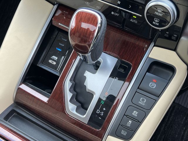 TOYOTA ALPHARD HYBRID 4WD 2017 Image 31