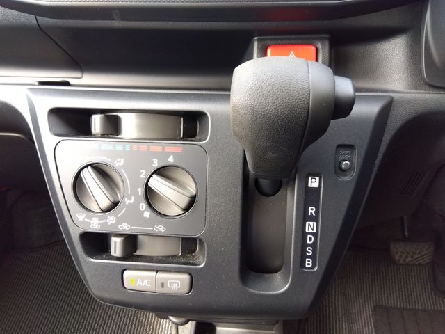 DAIHATSU MIRA E:S 2017 Image 31