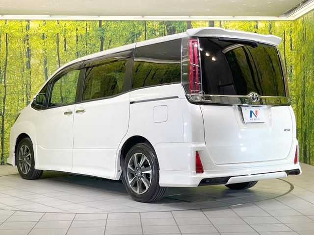 TOYOTA NOAH 2018 Image 31