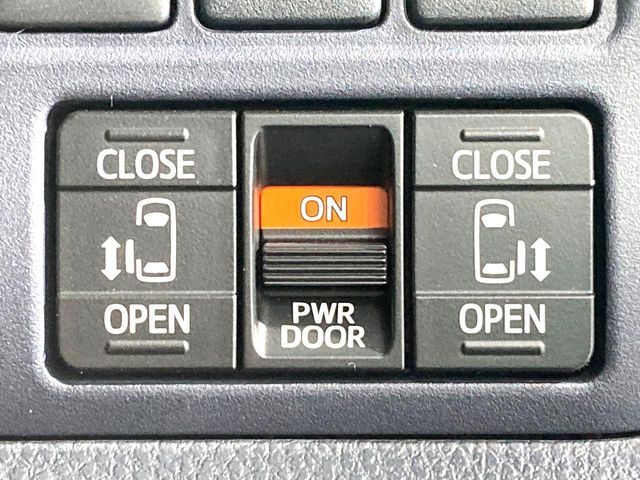 TOYOTA VOXY 2015 Image 31