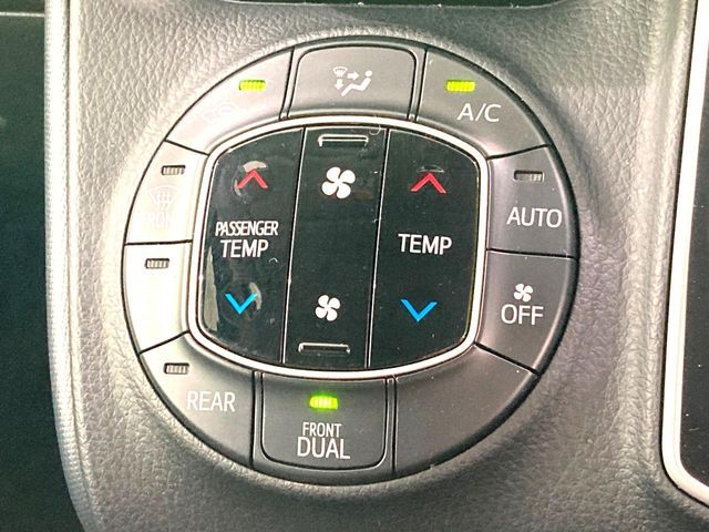 TOYOTA VOXY 2015 Image 31