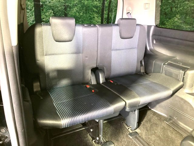 TOYOTA VOXY 2015 Image 31