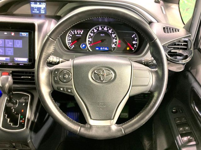 TOYOTA VOXY 2015 Image 31
