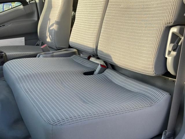 HINO DUTRO 2011 Image 31