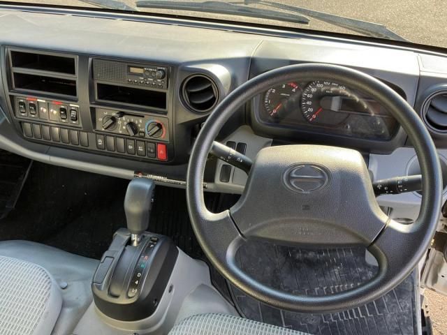 HINO DUTRO 2011 Image 31