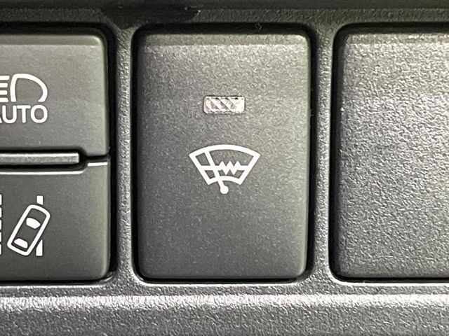 TOYOTA VOXY 4WD 2017 Image 31