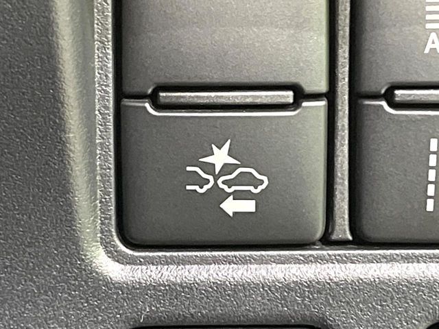 TOYOTA VOXY 4WD 2017 Image 31