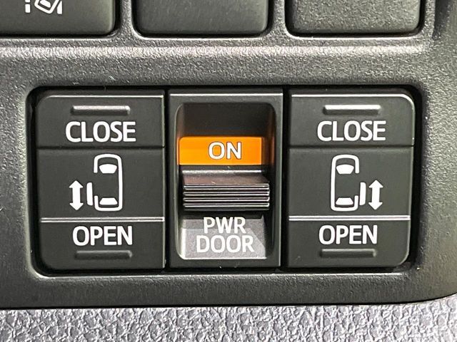 TOYOTA VOXY 4WD 2017 Image 31