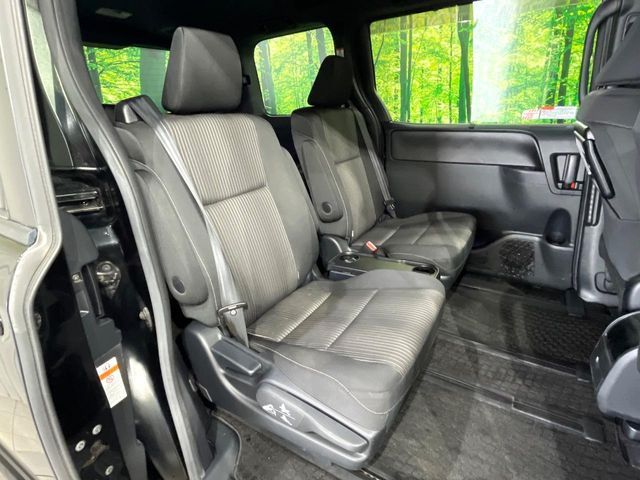 TOYOTA VOXY 4WD 2017 Image 31