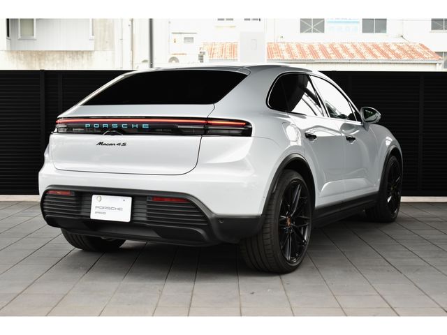 PORSCHE MACAN ELECTR 2025 Image 31