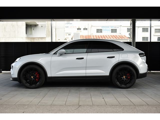 PORSCHE MACAN ELECTR 2025 Image 31