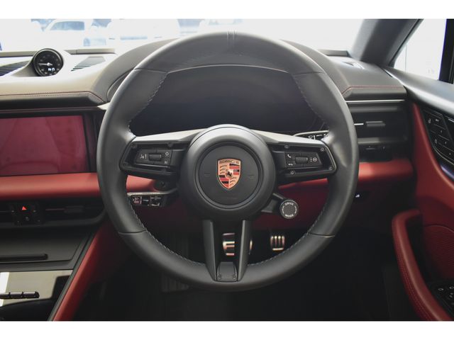 PORSCHE MACAN ELECTR 2025 Image 31