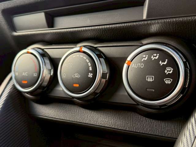 MAZDA DEMIO 2014 Image 31