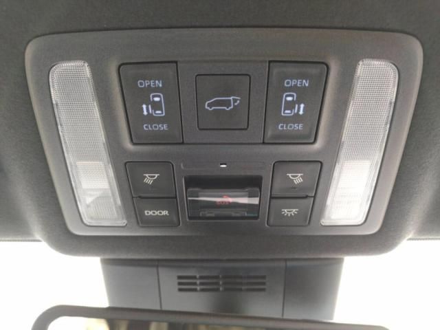 TOYOTA VOXY HYBRID 2022 Image 31