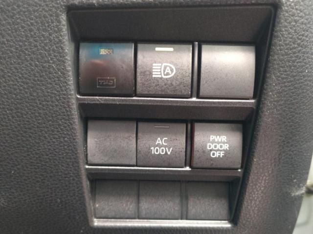 TOYOTA VOXY HYBRID 2022 Image 31