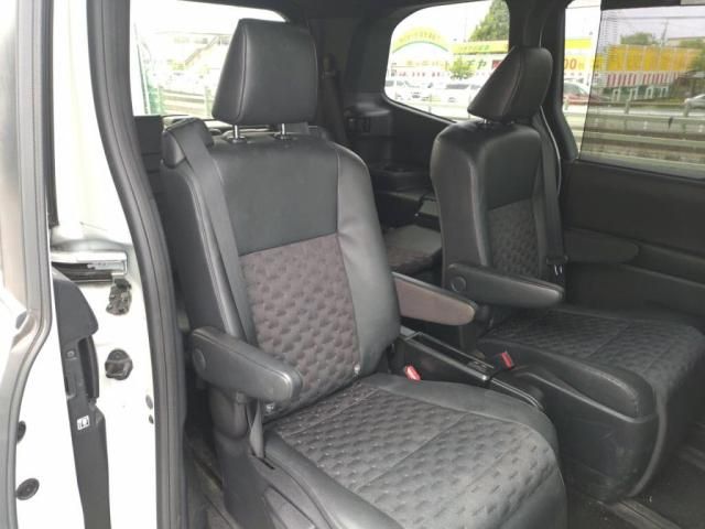 TOYOTA VOXY HYBRID 2022 Image 31