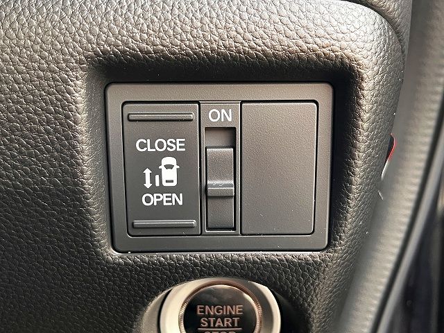 HONDA N BOX CUSTOM 2017 Image 31