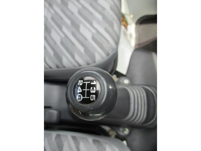 DAIHATSU HIJET TRUCK 4WD 2003 Image 31