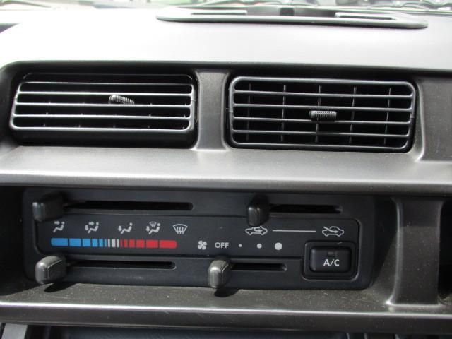 DAIHATSU HIJET TRUCK 4WD 2003 Image 31