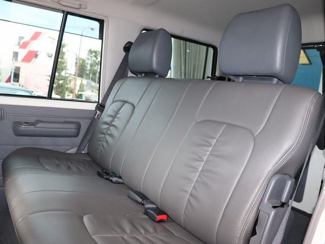 TOYOTA LANDCRUISER VAN 2014 Image 31