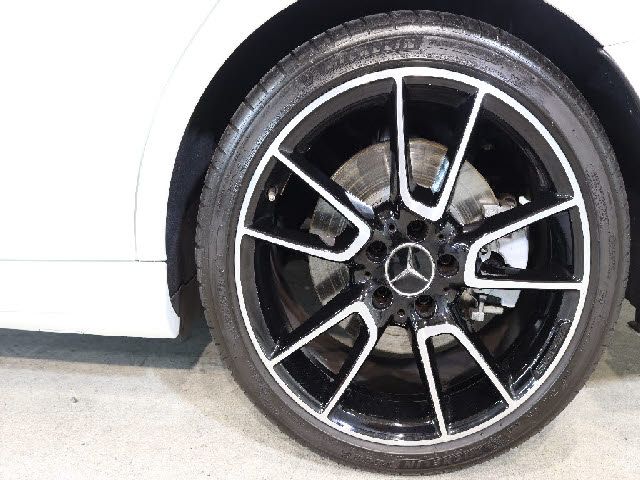 MERCEDES BENZ MERCEDES AMG C CLASS 2018 Image 31