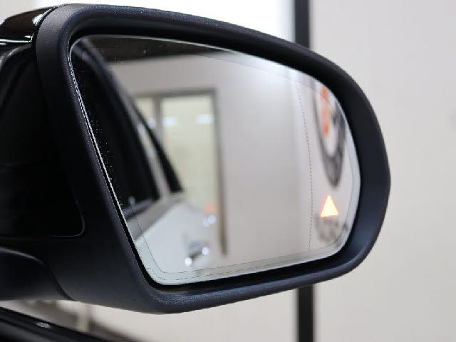 MERCEDES BENZ MERCEDES AMG C CLASS 2018 Image 31