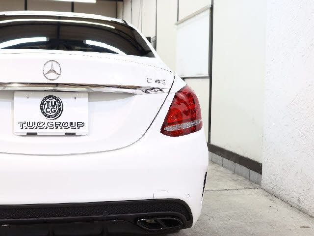 MERCEDES BENZ MERCEDES AMG C CLASS 2018 Image 31