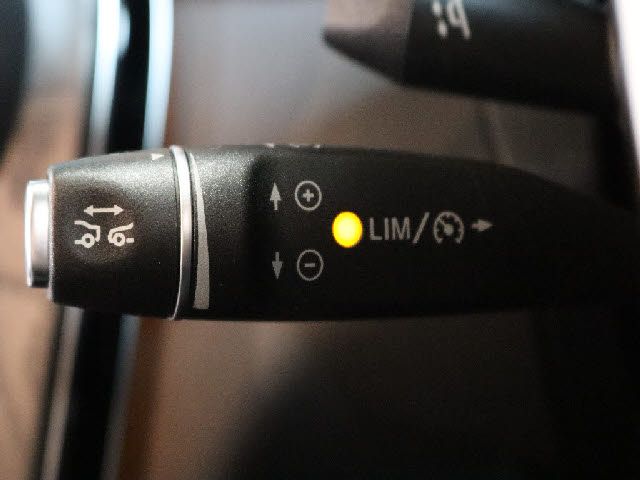 MERCEDES BENZ MERCEDES AMG C CLASS 2018 Image 31