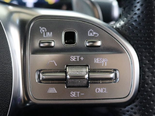 MERCEDES BENZ MERCEDES AMG C CLASS 2018 Image 31