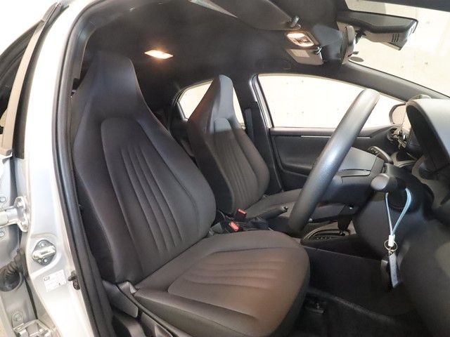 TOYOTA YARIS HYBRID 2020 Image 31