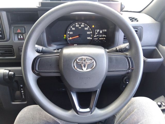 TOYOTA PIXIS VAN 4WD 2023 Image 31