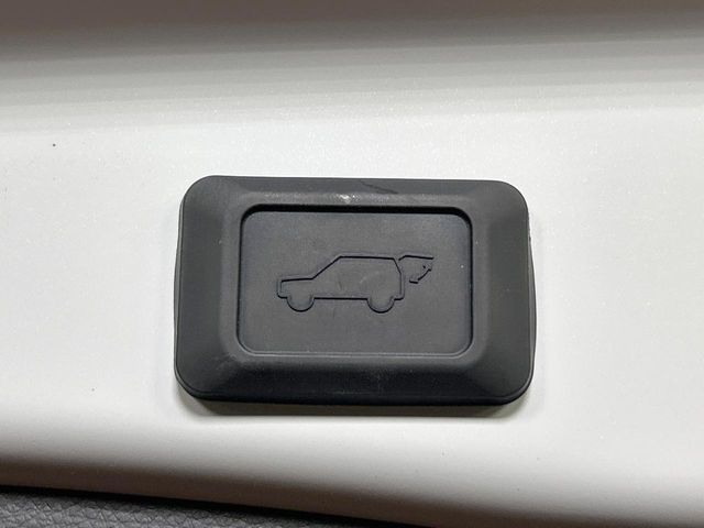 TOYOTA RAV4 HYBRID 4WD 2022 Image 31