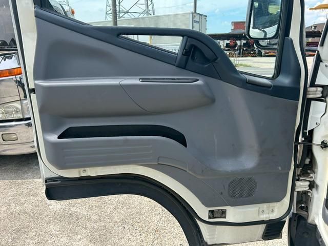 MITSUBISHI CANTER 2016 Image 31