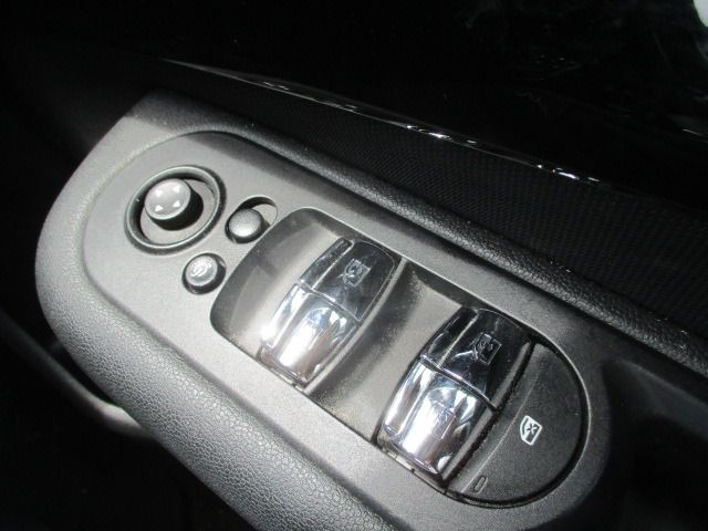 BMW MINI COOPER D CL 2016 Image 31