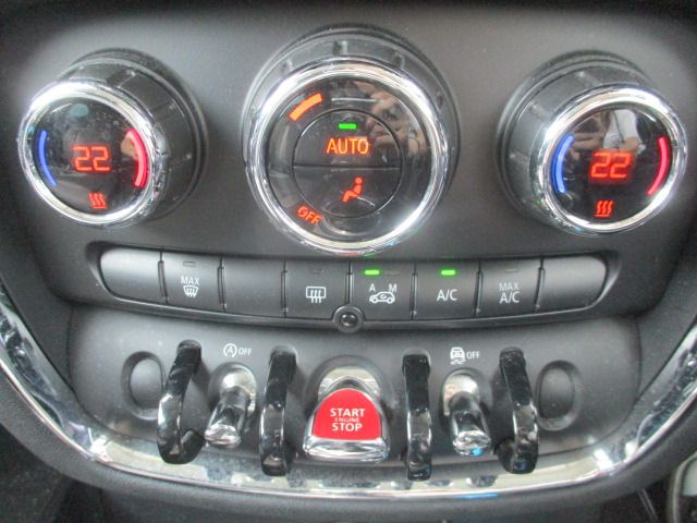 BMW MINI COOPER D CL 2016 Image 31