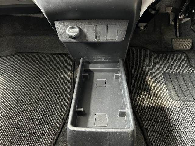 TOYOTA PIXIS EPOCH 2018 Image 31