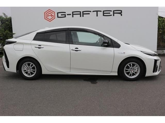 TOYOTA PRIUS PHV 2017 Image 31