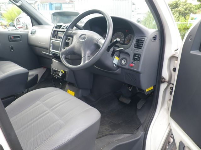 TOYOTA GRANVIA 2004 Image 31