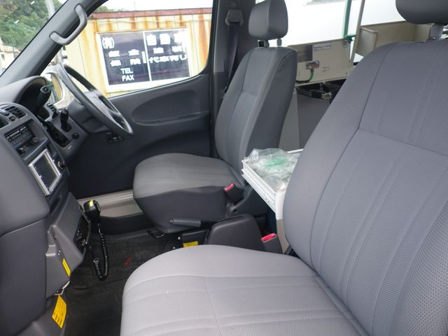 TOYOTA GRANVIA 2004 Image 31